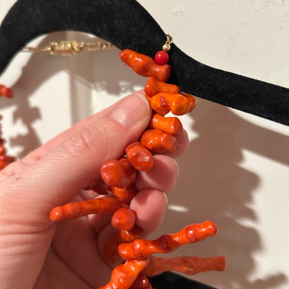 Coral branch necklace - Picture 8 of 10